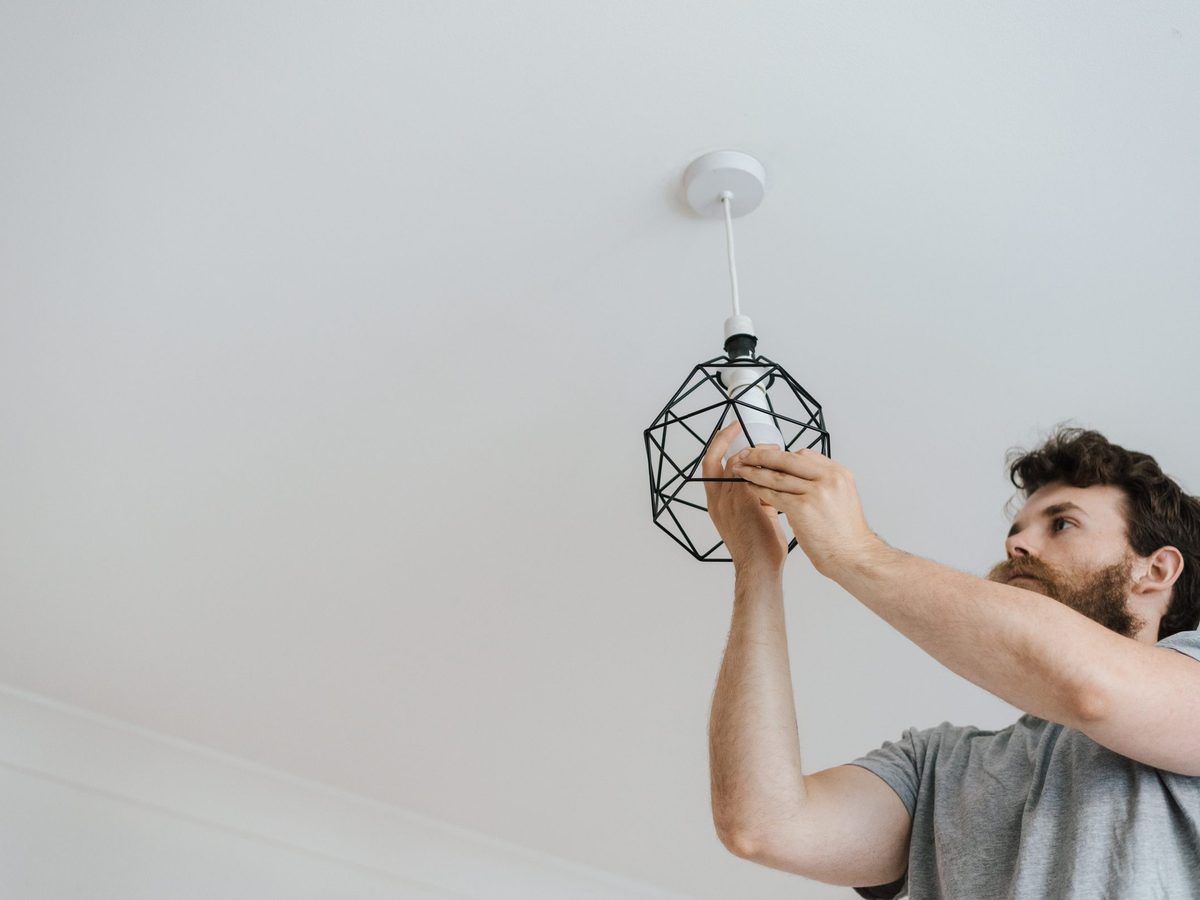 Pose de luminaires, La Crau