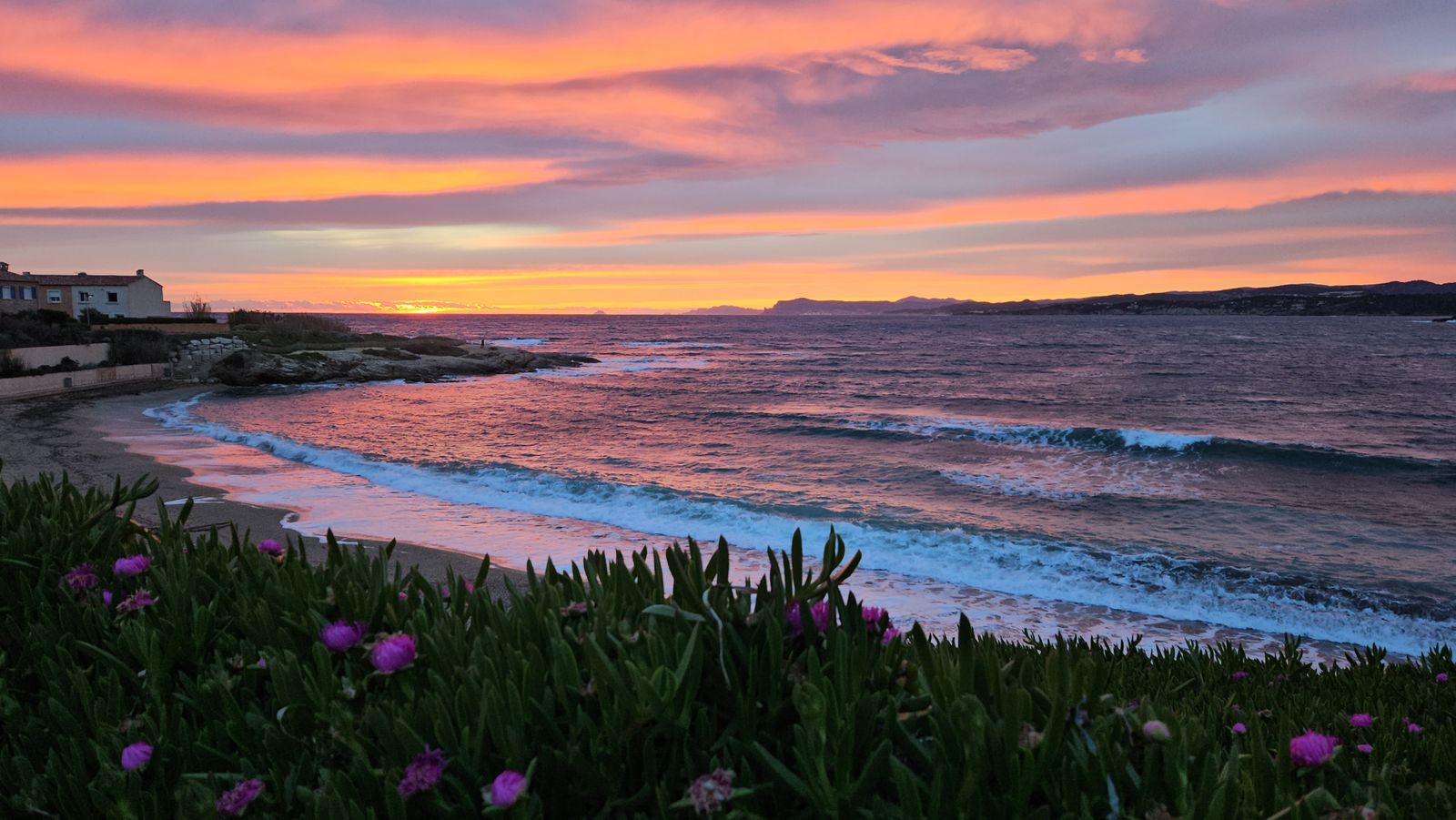 Coucher de soleil sur une plage de Six-Fours-les-Plages